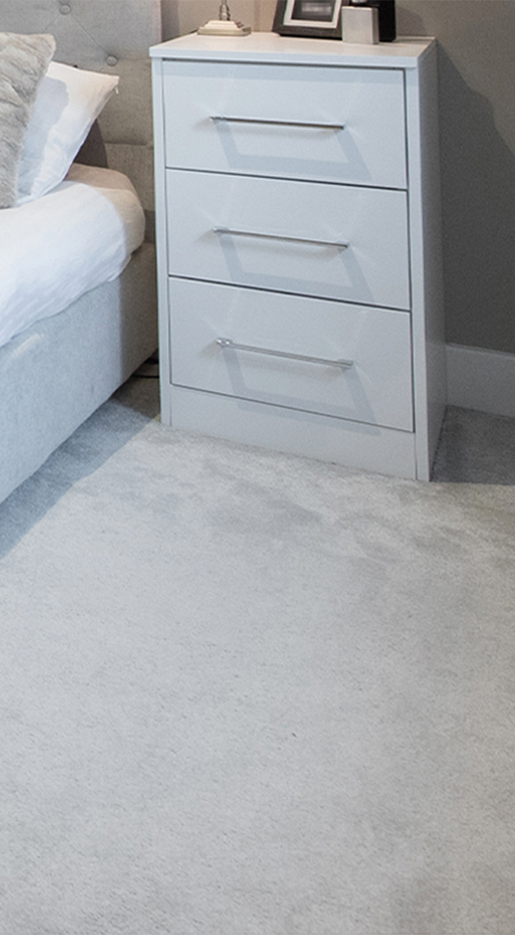 Versatile carpet in bedroom 